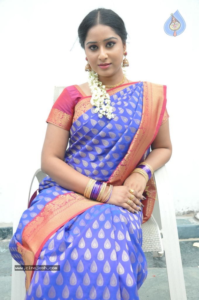 Sneha New Actress Stills - 87 / 100 photos