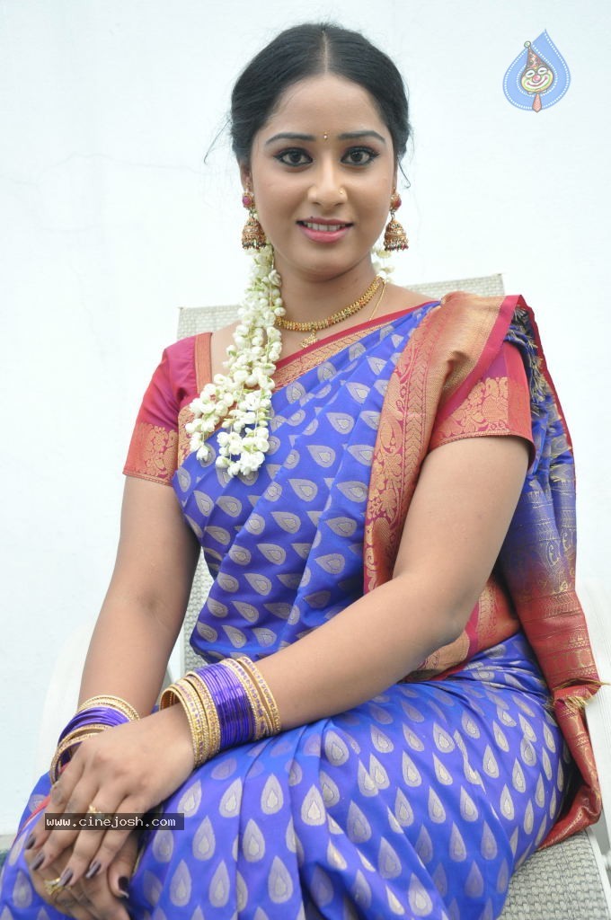 Sneha New Actress Stills - 93 / 100 photos