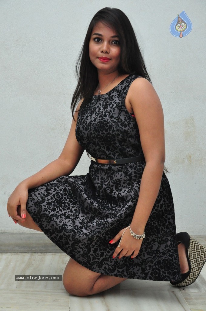 Sneha New Photos - 22 / 62 photos