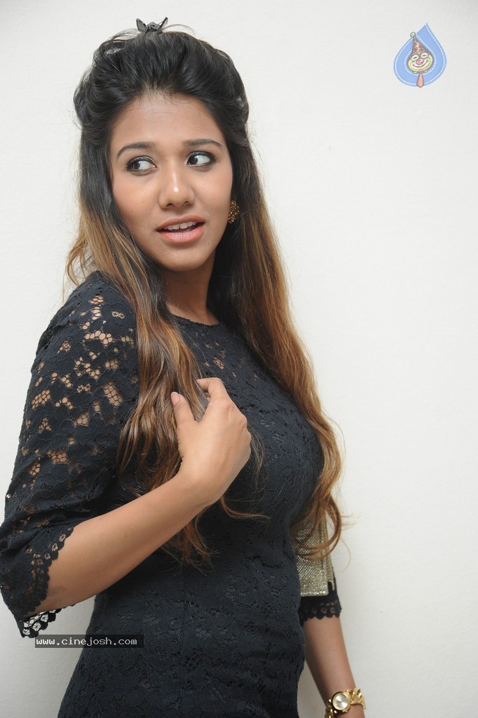 Sneha Sharma Stills - 4 / 23 photos