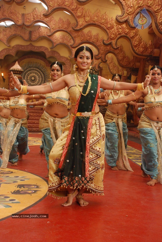 Sneha Stills in Rajakota Rahasyam - 3 / 62 photos