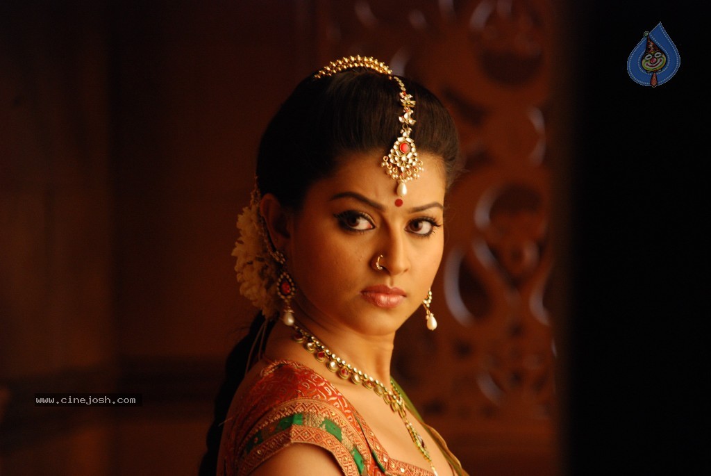 Sneha Stills in Rajakota Rahasyam - 16 / 62 photos