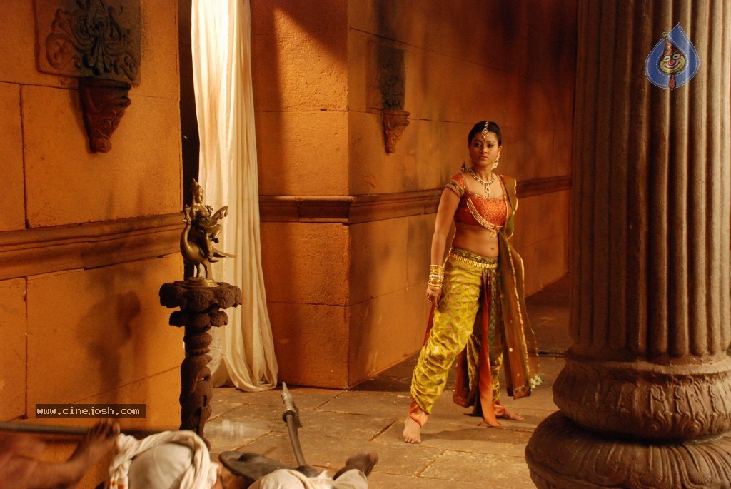 Sneha Stills in Rajakota Rahasyam - 17 / 62 photos