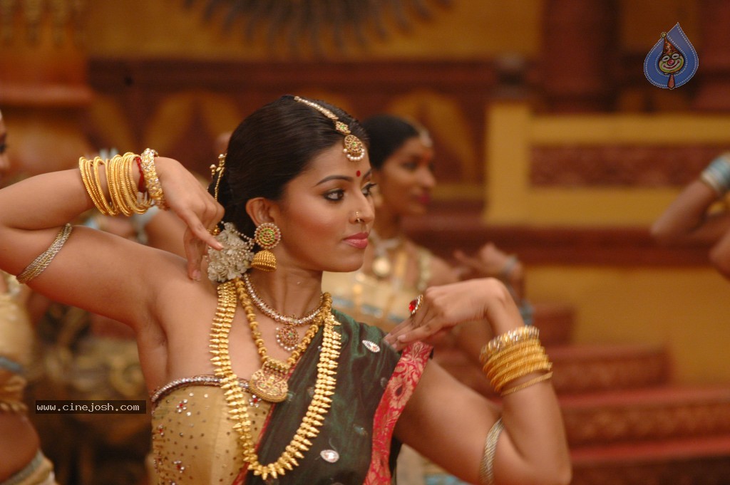 Sneha Stills in Rajakota Rahasyam - 24 / 62 photos