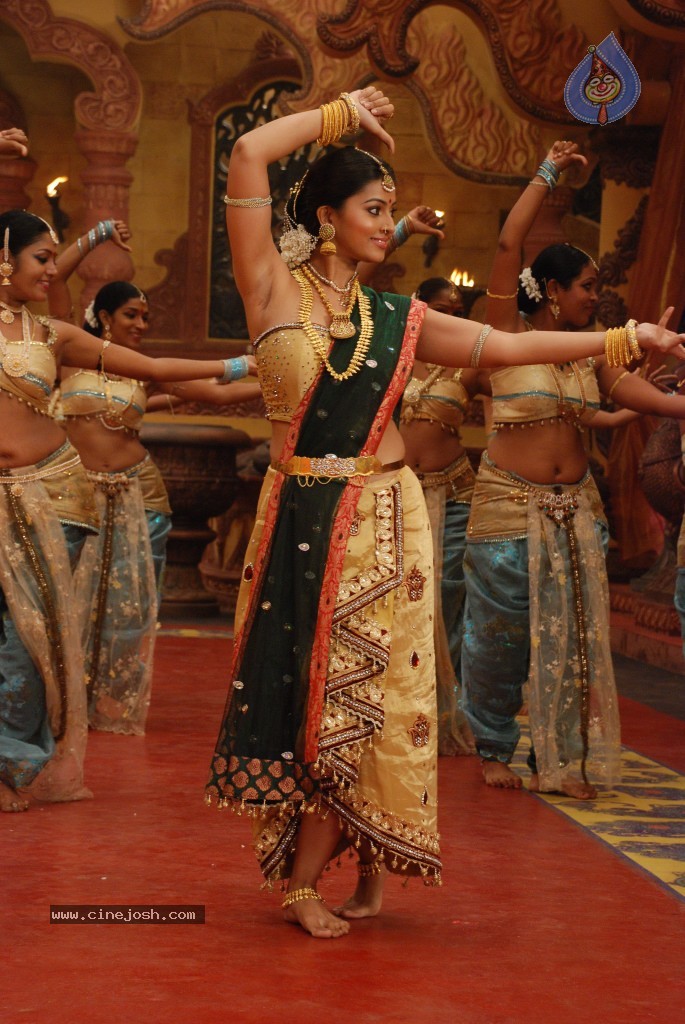 Sneha Stills in Rajakota Rahasyam - 26 / 62 photos