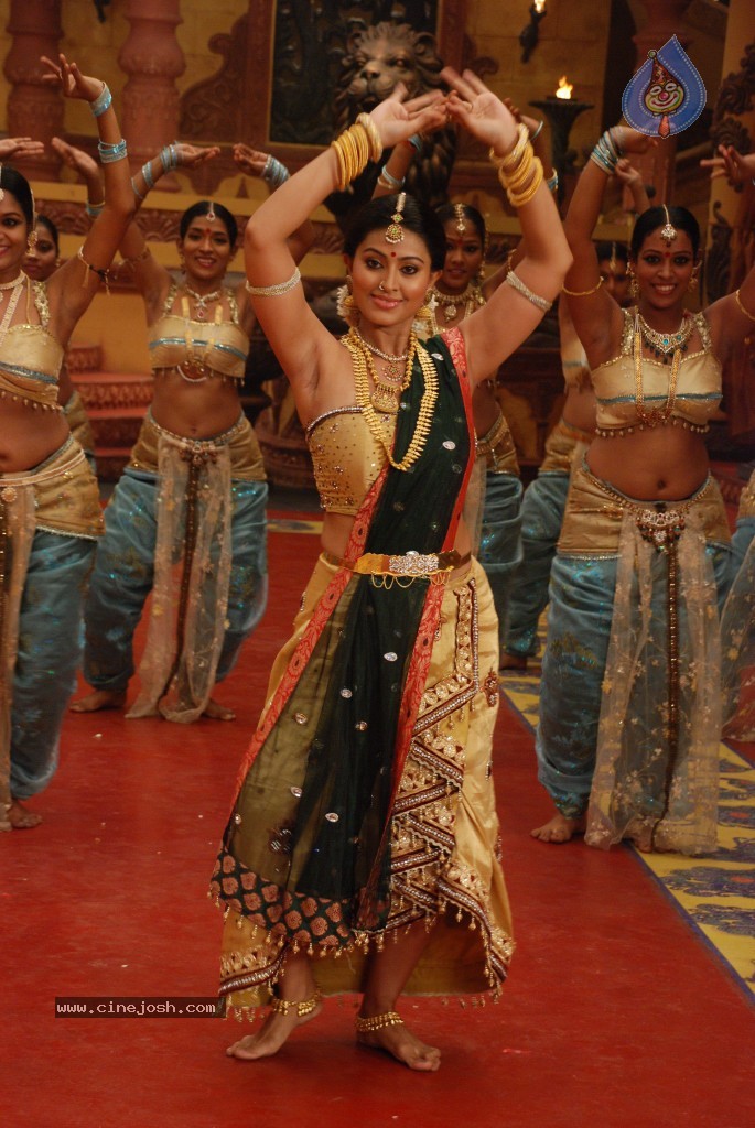 Sneha Stills in Rajakota Rahasyam - 30 / 62 photos