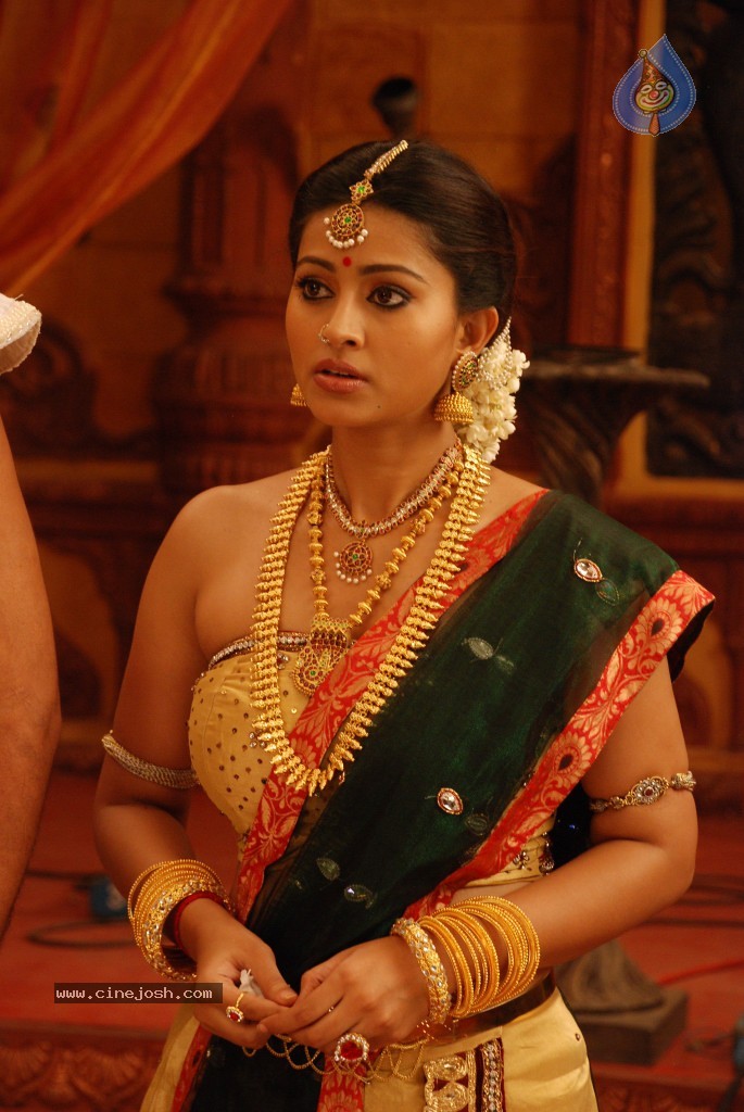 Sneha Stills in Rajakota Rahasyam - 31 / 62 photos