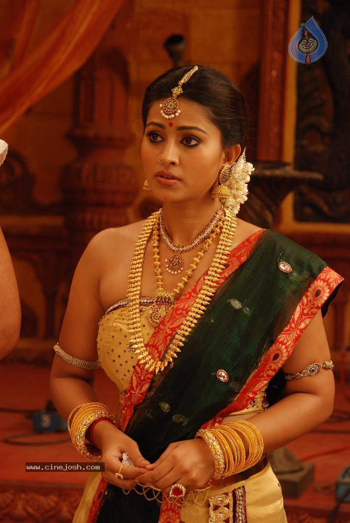 Sneha Stills in Rajakota Rahasyam - 56 / 62 photos