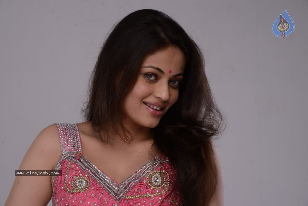 Sneha Ullal New Hot Pics - 2 / 63 photos
