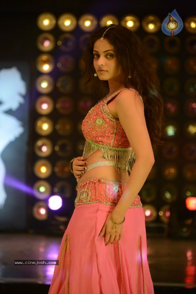 Sneha Ullal New Hot Stills - 20 / 115 photos