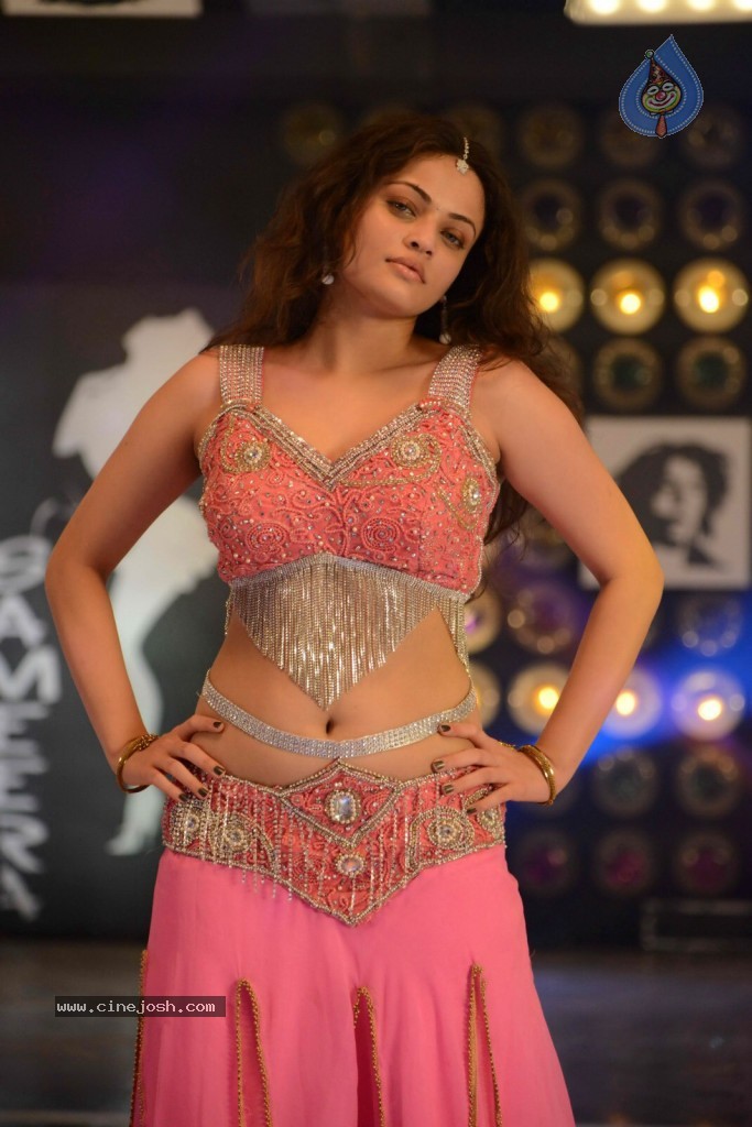 Sneha Ullal New Hot Stills - 21 / 115 photos