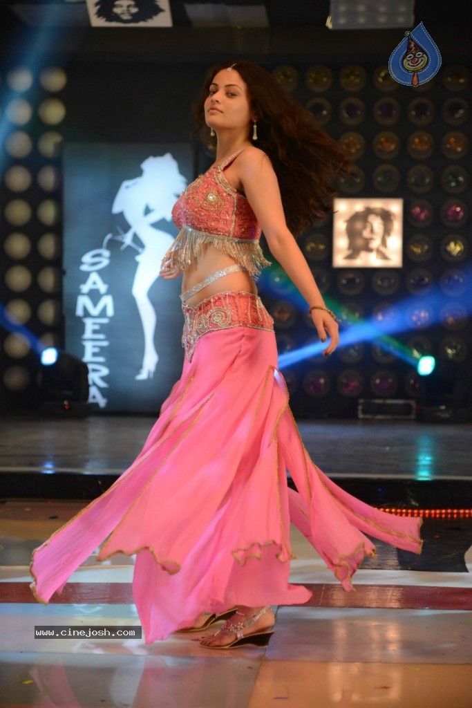 Sneha Ullal New Hot Stills - 24 / 115 photos