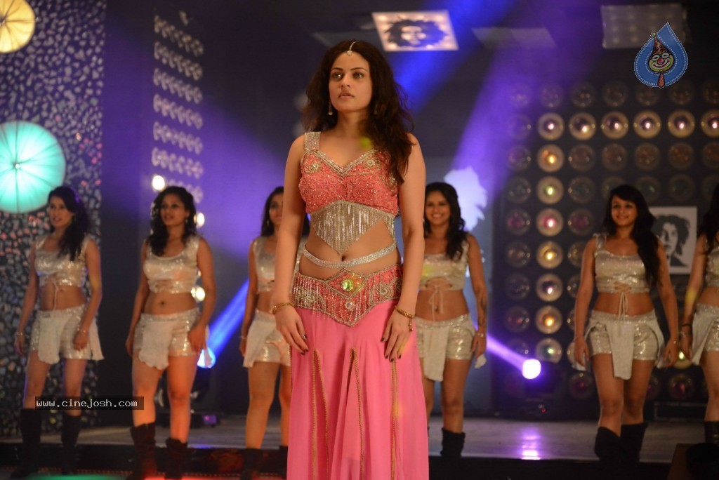 Sneha Ullal New Hot Stills - 27 / 115 photos