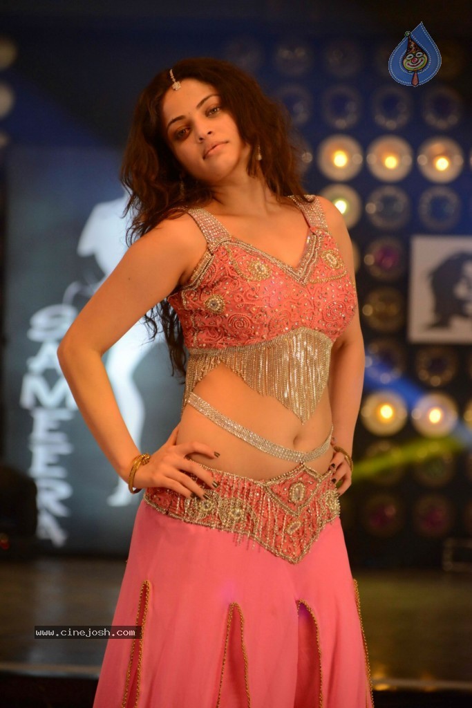 Sneha Ullal New Hot Stills - 37 / 115 photos