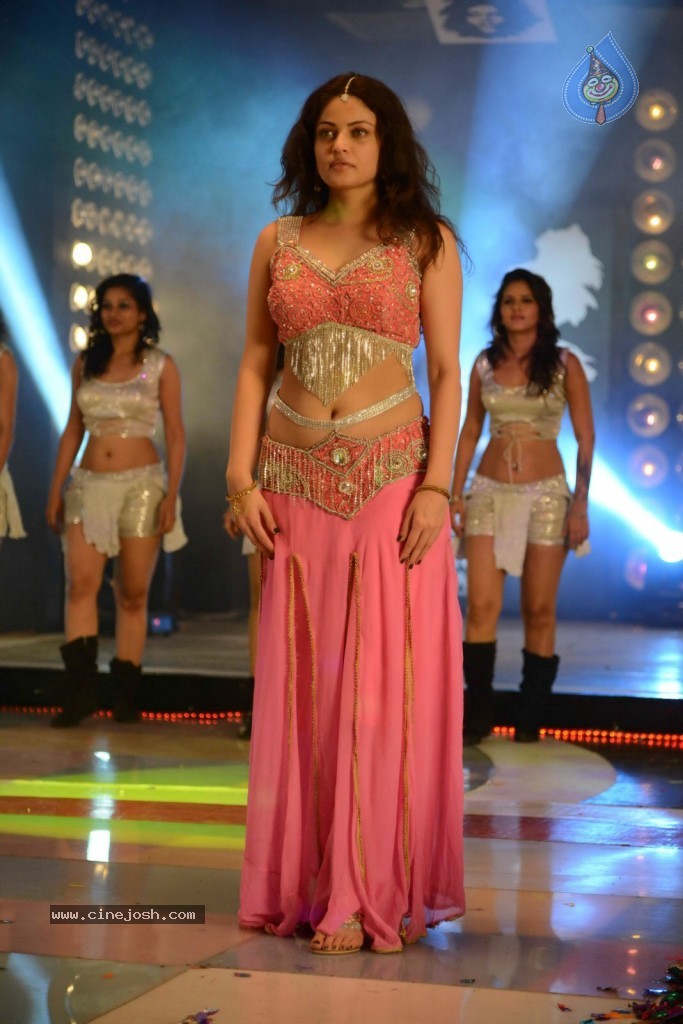 Sneha Ullal New Hot Stills - 46 / 115 photos