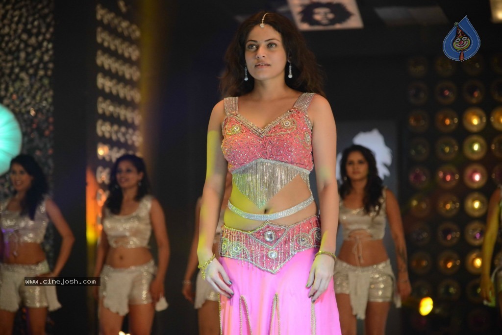 Sneha Ullal New Hot Stills - 72 / 115 photos