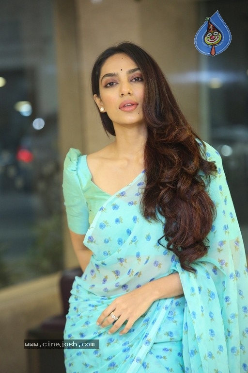 Sobhita Dhulipala Photos - 5 / 30 photos