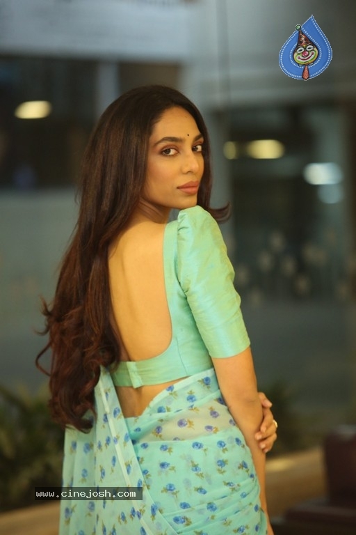 Sobhita Dhulipala Photos - 30 / 30 photos