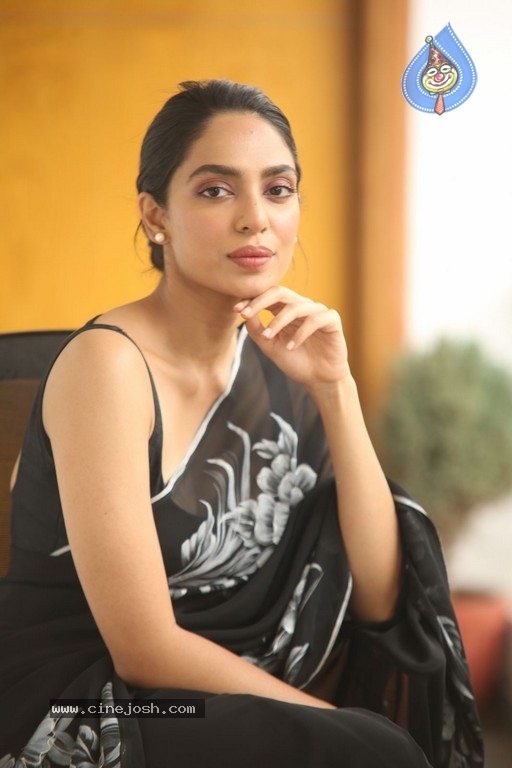 Sobhita Dhulipala Stills - 13 / 21 photos