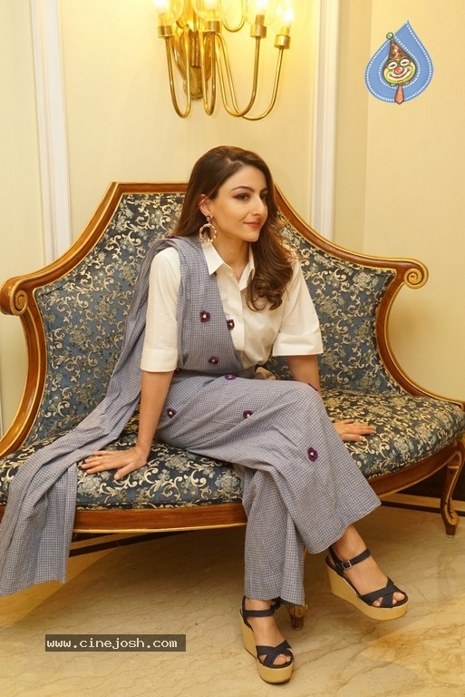 Soha Ali Khan Photos - 5 / 14 photos