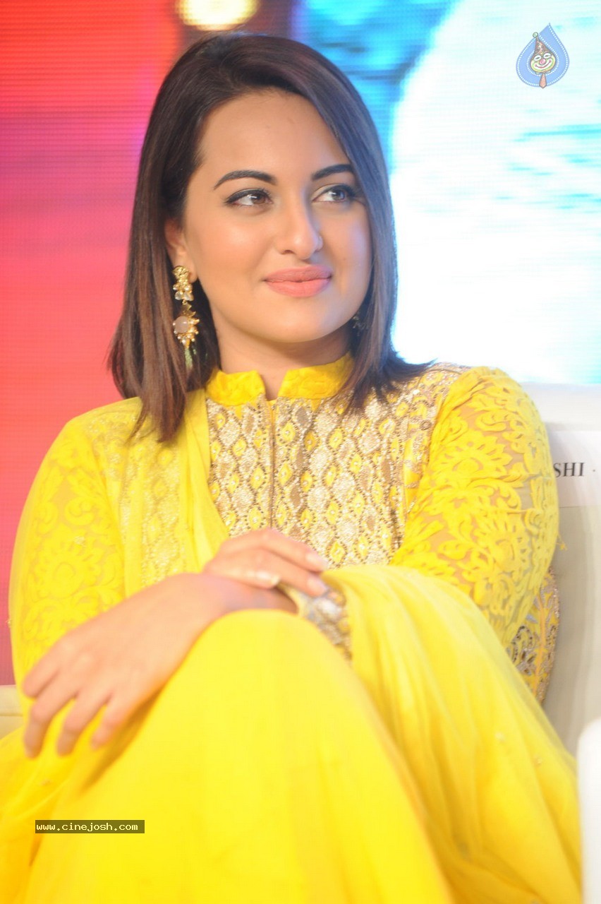 Sonakshi Sinha at Lingaa Audio SM - 33 / 80 photos