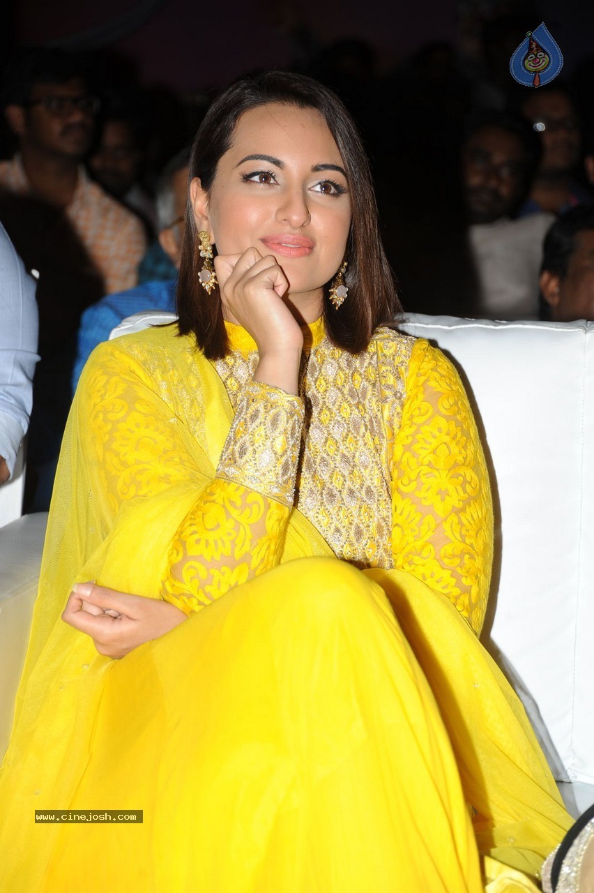 Sonakshi Sinha at Lingaa Audio SM - 39 / 80 photos