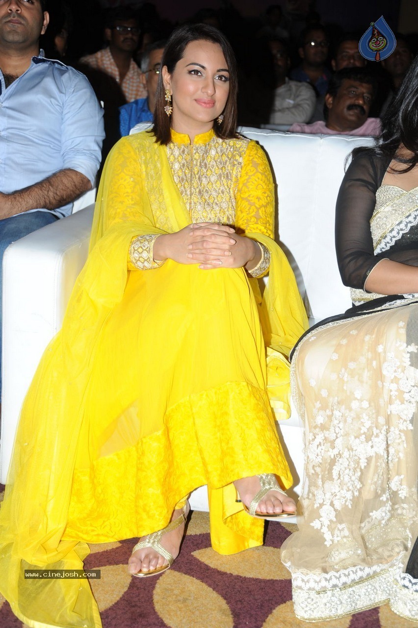 Sonakshi Sinha at Lingaa Audio SM - 41 / 80 photos