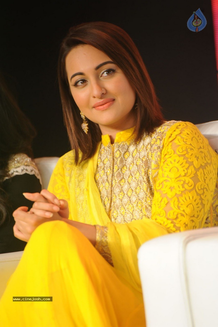 Sonakshi Sinha at Lingaa Audio SM - 51 / 80 photos