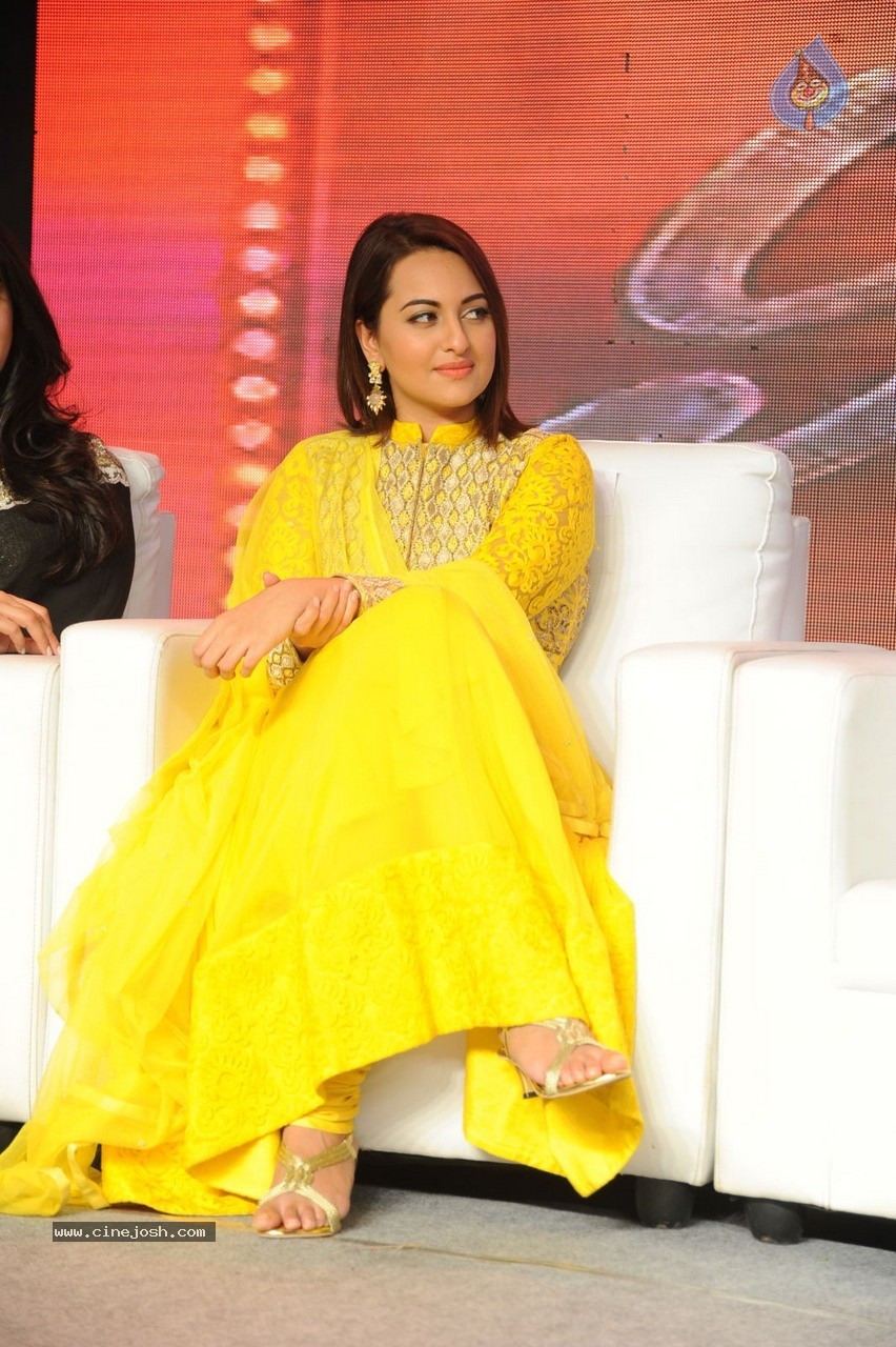 Sonakshi Sinha at Lingaa Audio SM - 79 / 80 photos