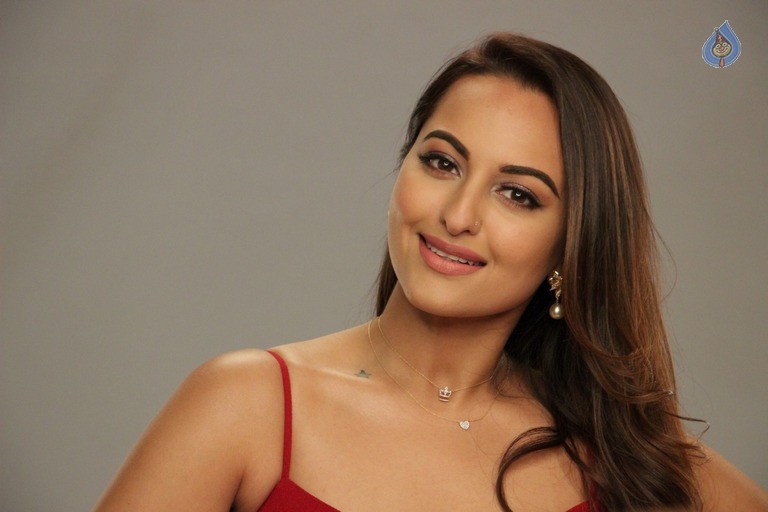 Sonakshi Sinha Latest Pics - 10 / 15 photos