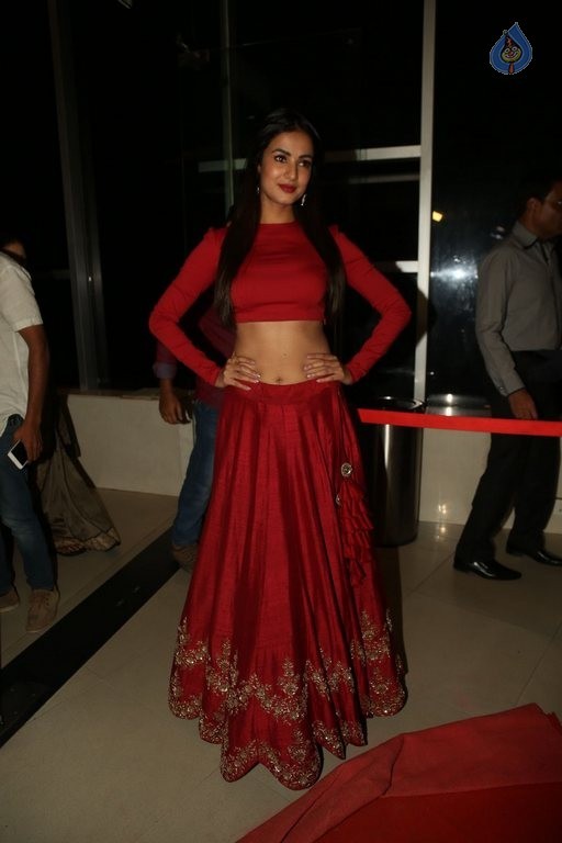 Sonal Chauhan at Size Zero Show - 25 / 40 photos