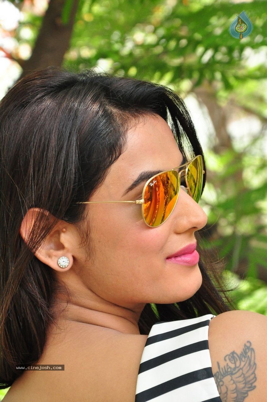 Sonal Chauhan Latest Gallery - 15 / 114 photos