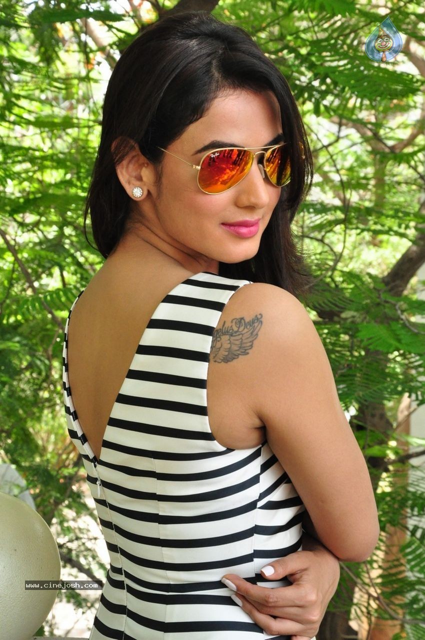 Sonal Chauhan Latest Gallery - 23 / 114 photos
