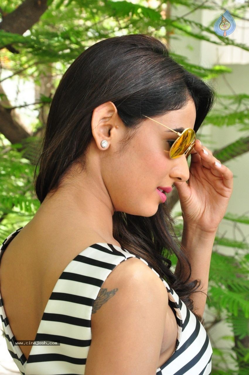 Sonal Chauhan Latest Gallery - 62 / 114 photos
