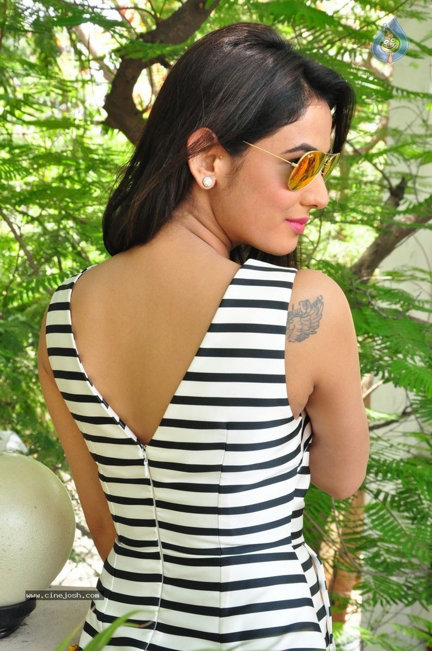 Sonal Chauhan Latest Gallery - 94 / 114 photos