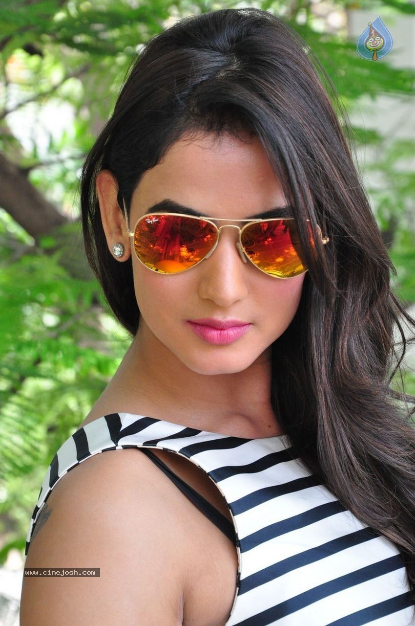 Sonal Chauhan Latest Gallery - 113 / 114 photos