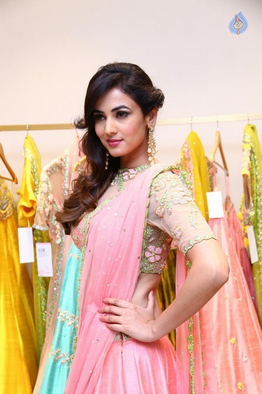 Sonal Chauhan New Gallery - 9 / 39 photos