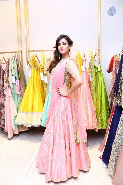 Sonal Chauhan New Gallery - 27 / 39 photos