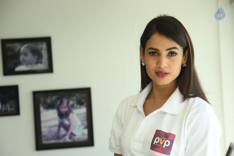 Sonal Chauhan Size Zero Interview Photos - 11 / 63 photos
