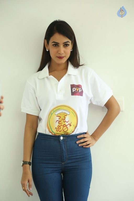 Sonal Chauhan Size Zero Interview Photos - 29 / 63 photos