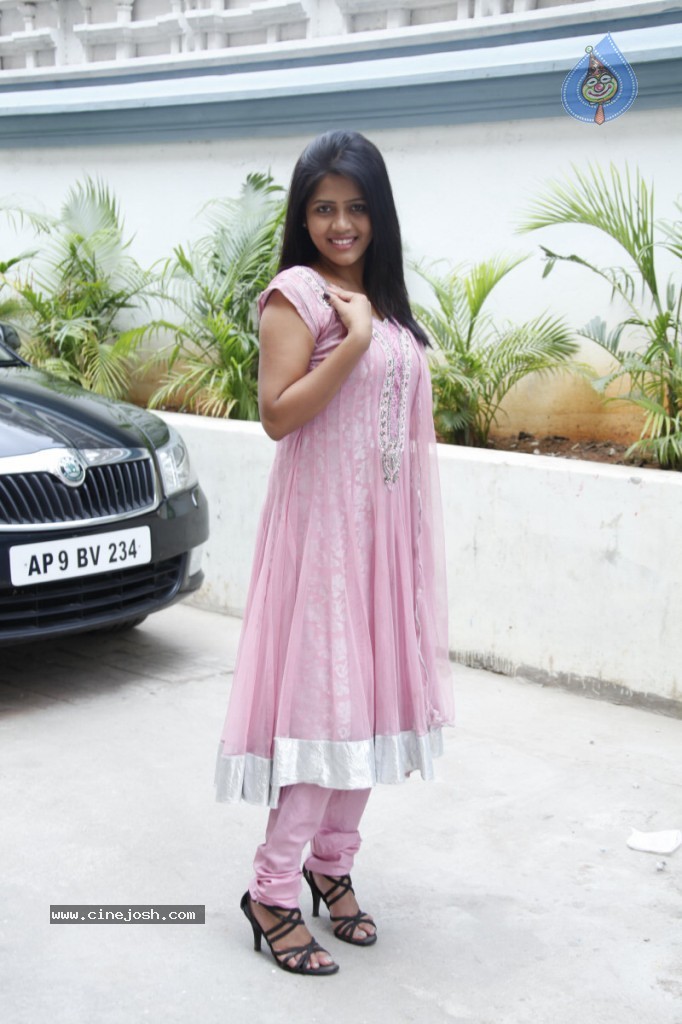 Sonali New Stills - 20 / 73 photos