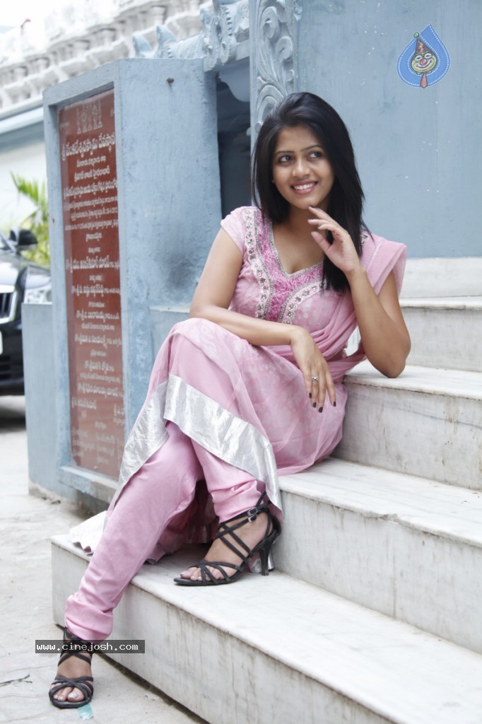 Sonali New Stills - 54 / 73 photos