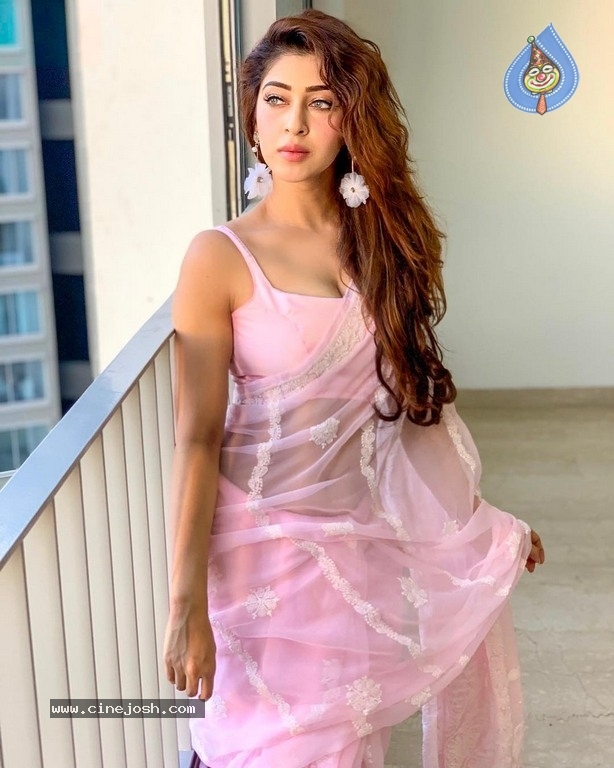 Sonarika Bhadoria Gallery - 12 / 17 photos