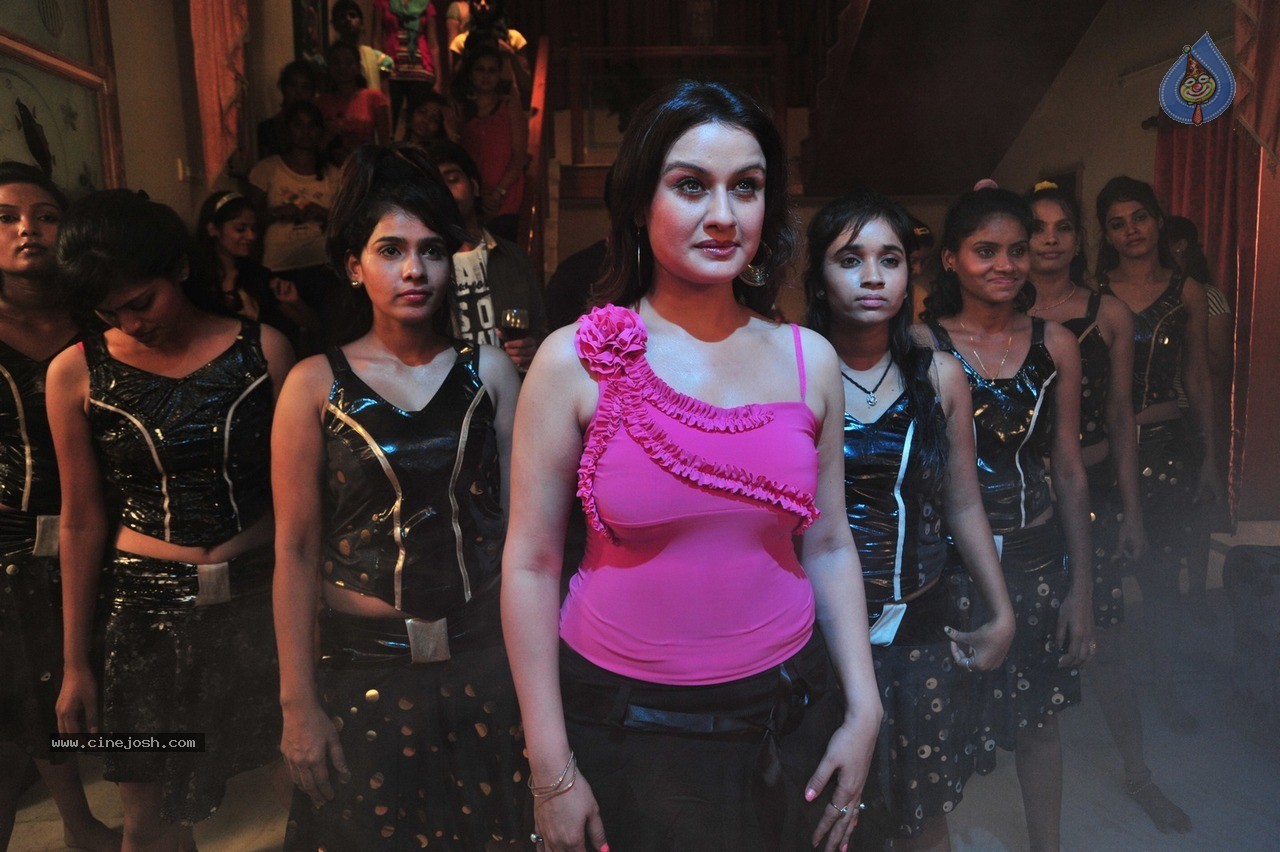 Sonia Agarwal Latest Gallery - 13 / 101 photos