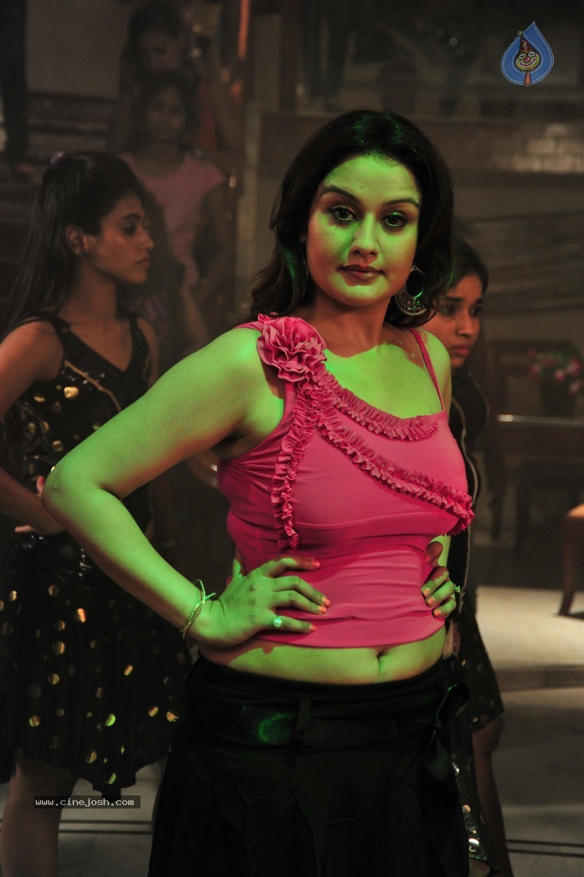 Sonia Agarwal Latest Gallery - 16 / 101 photos