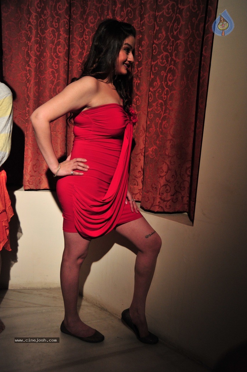 Sonia Agarwal Latest Gallery - 20 / 101 photos