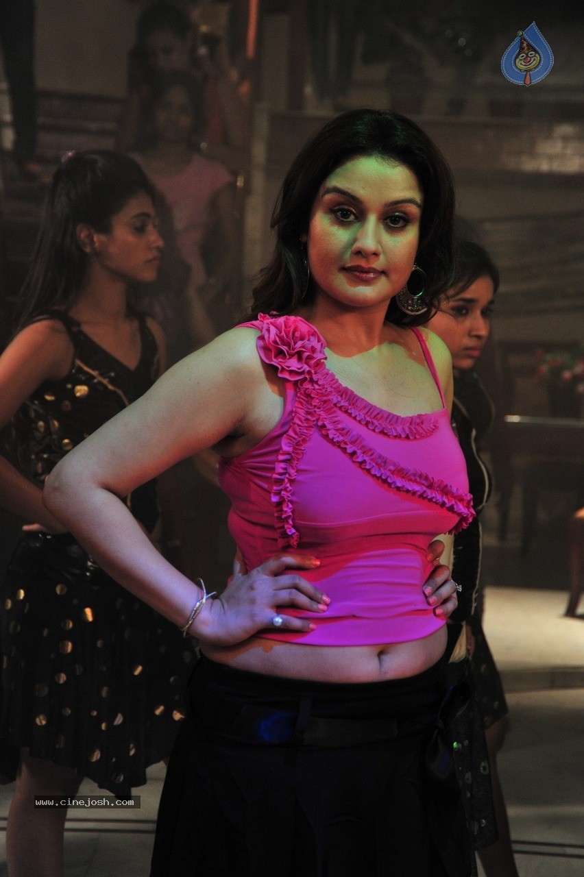 Sonia Agarwal Latest Gallery - 23 / 101 photos