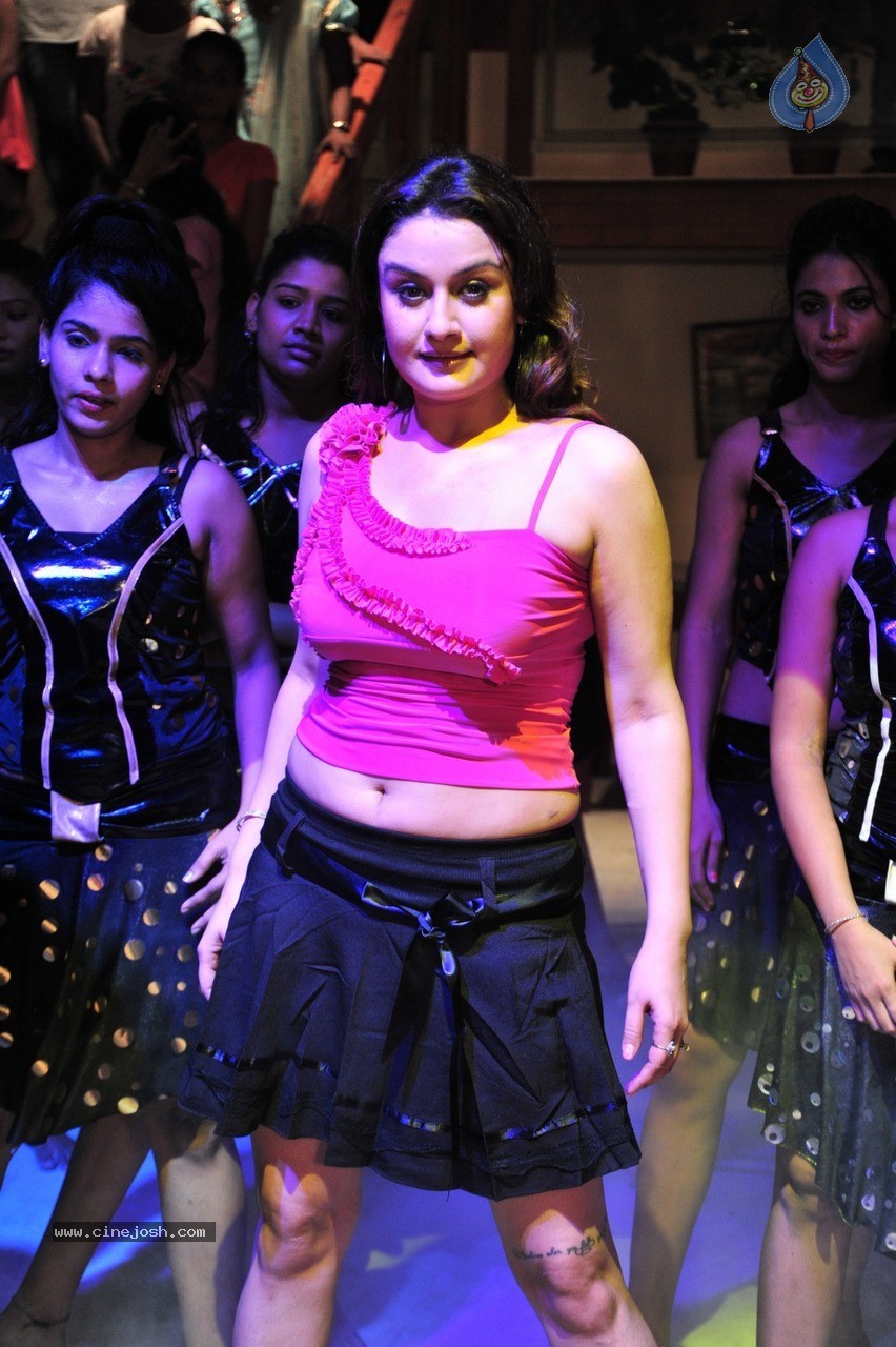 Sonia Agarwal Latest Gallery - 58 / 101 photos