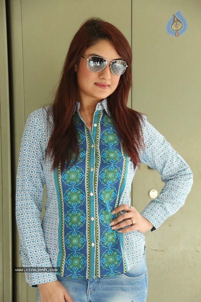 Sonia Agarwal Latest Photos - 109 / 136 photos