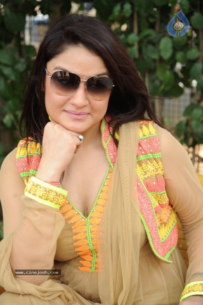 Sonia Agarwal Latest Photos - 67 / 94 photos